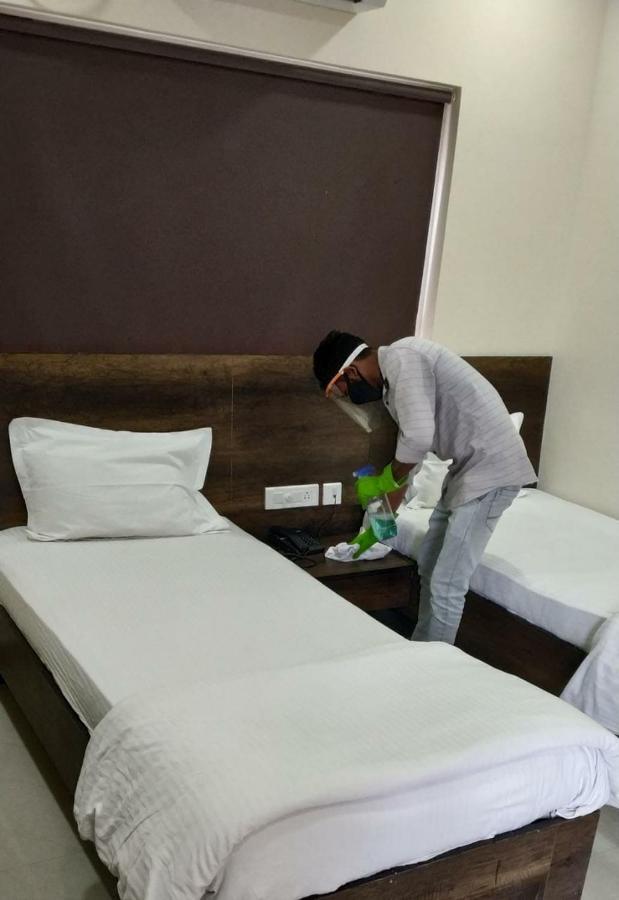 Our Nest Banjara Hotel Hyderabad Bagian luar foto