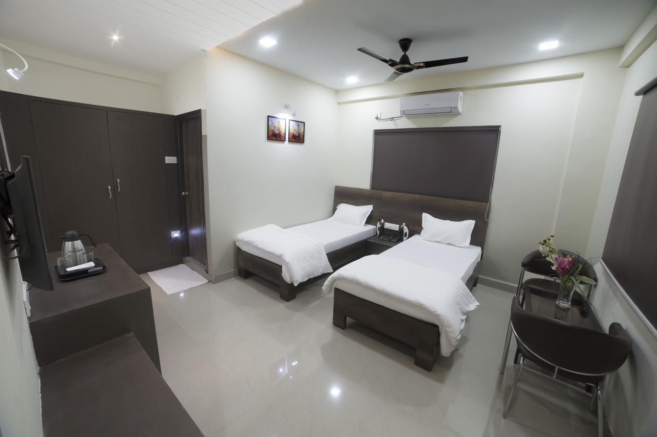 Our Nest Banjara Hotel Hyderabad Bagian luar foto